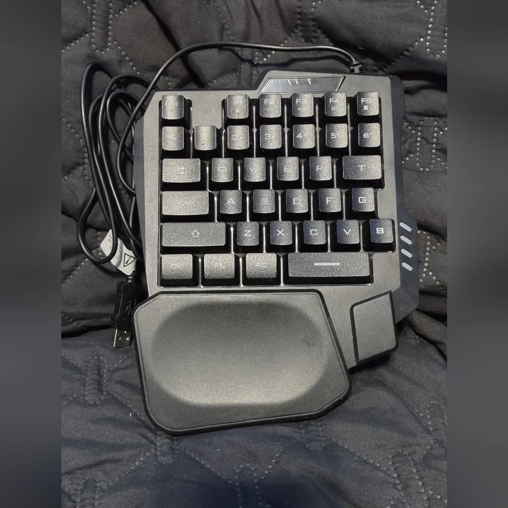 One Handed RGB Keyboard - Picture 1 of 1